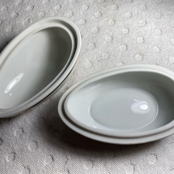 Vintage 1974 Avon Fine Porcelain Decorated Egg Trinket Box with 22K Gold Trim - Picture 6 of 15